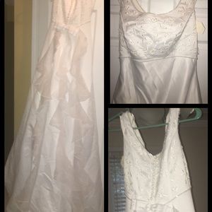 New never worn size 10 white wedding dress!